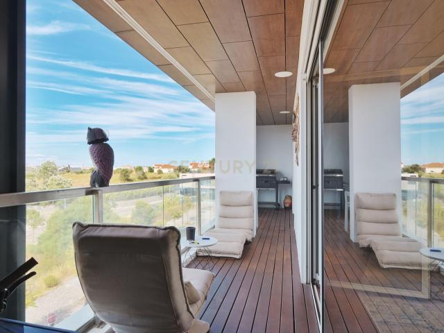 Apartamento venda em Capuchos, Almada