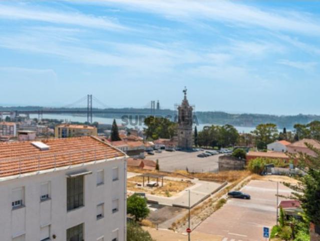 Casa venda em Bairro 2 de Maio, Lisboa