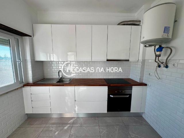 Apartamento venda em Alembrança, Almada