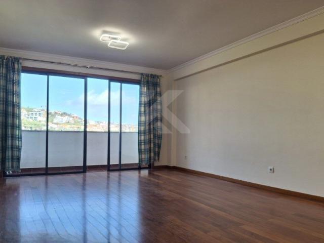 Apartamento alugar em Serrado de Adega, Câmara De Lobos