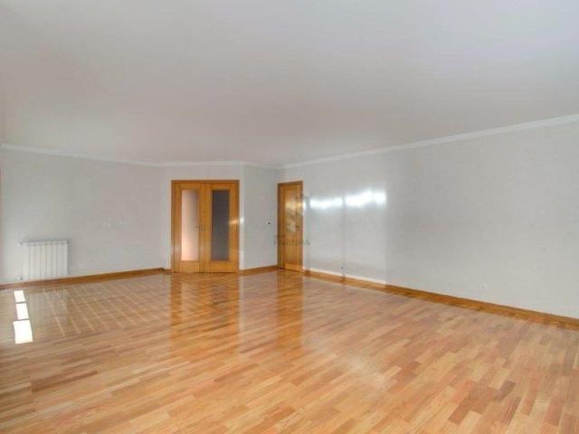 Apartamento alugar em Núcleo Urbano Histórico de Oeiras, Oeiras