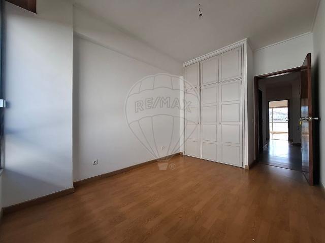 Apartamento alugar em Santiago Dos Velhos, Lisboa