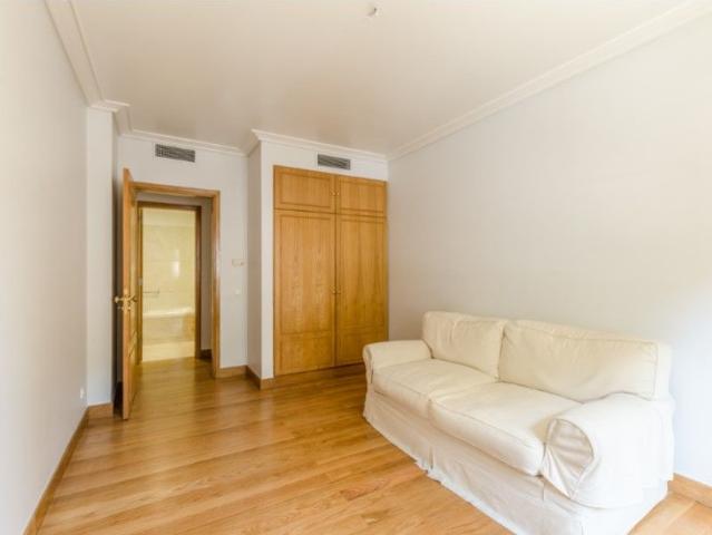Apartamento alugar em Estrela, Lisboa