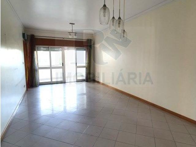 Apartamento alugar em Santiago Dos Velhos, Lisboa