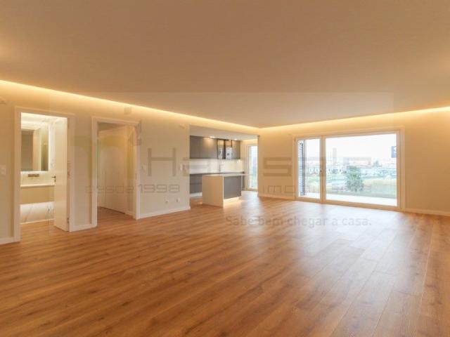 Apartamento alugar em Santiago Dos Velhos, Lisboa