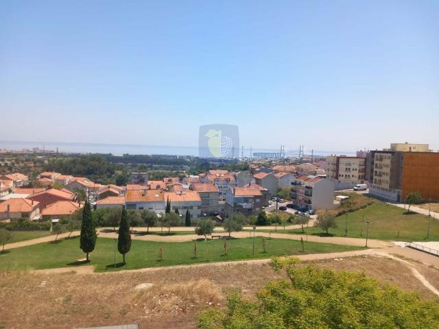 Apartamento alugar em Santiago Dos Velhos, Lisboa
