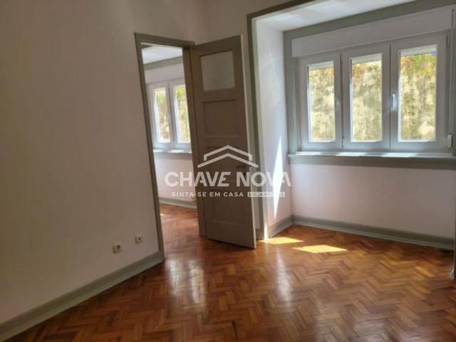 Apartamento alugar em Ponte de Frielas, Santiago Dos Velhos