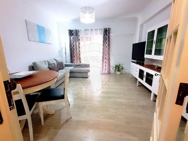 Apartamento alugar em Santiago Dos Velhos, Lisboa
