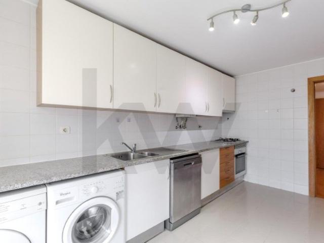 Apartamento alugar em Poço do Bispo, Lisboa