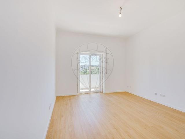 Apartamento alugar em Santa Clara, Lisboa