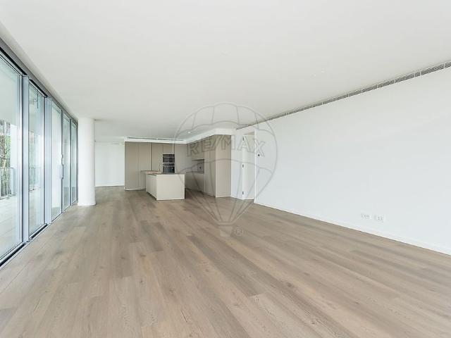 Apartamento alugar em Poço do Bispo, Lisboa