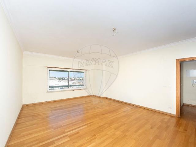 Apartamento alugar em Santiago Dos Velhos, Lisboa