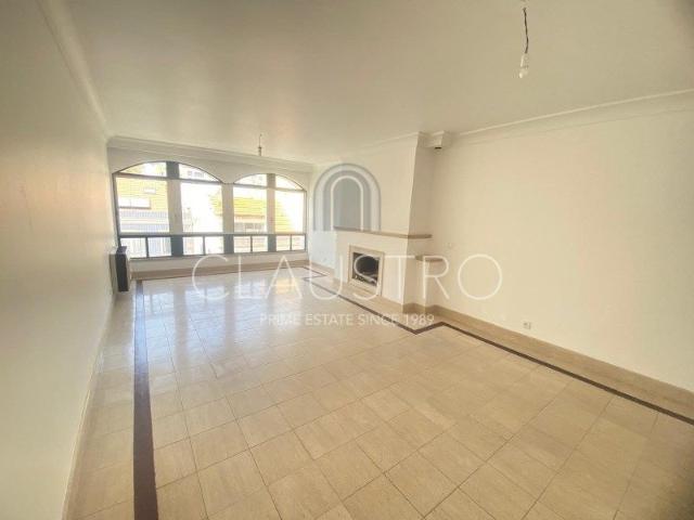 Apartamento alugar em Estrela, Lisboa