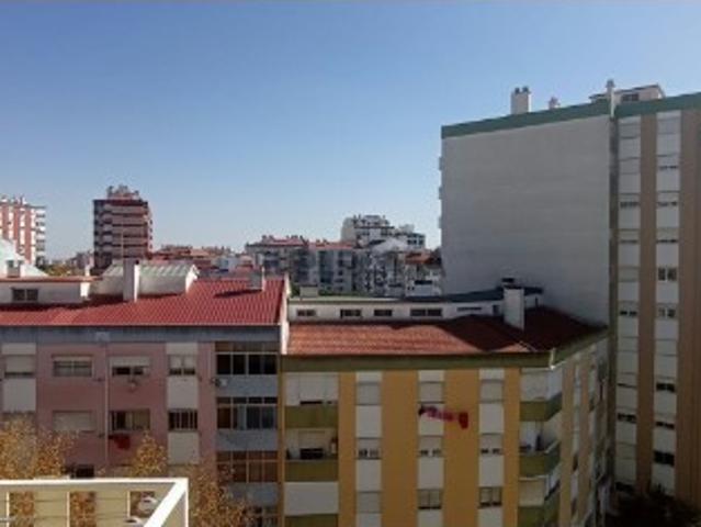 Casa venda em Mina de Água, Amadora