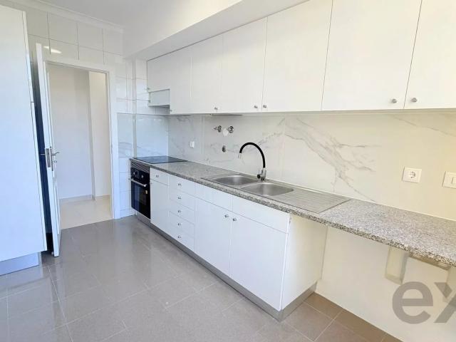 Apartamento venda em Alembrança, Almada