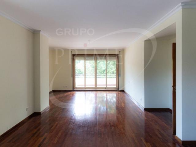 Apartamento alugar em Porto, Lordelo Do Ouro