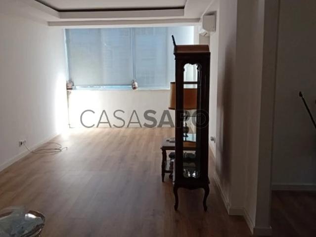 Apartamento alugar em Vale Linhoso, Almada