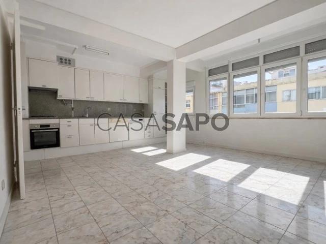 Apartamento alugar em Almada, Setúbal