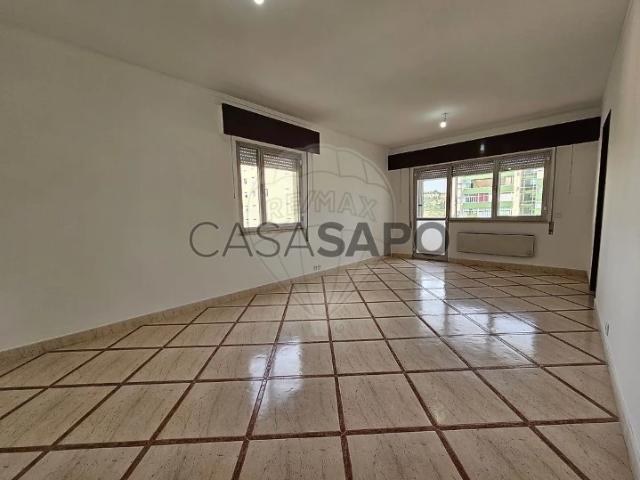 Apartamento alugar em Santiago Dos Velhos, Lisboa