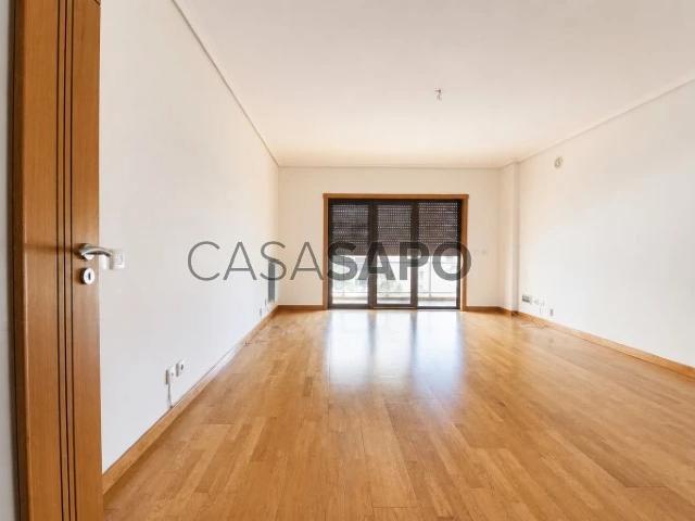 Apartamento alugar em Terraços da Ponte, Santiago Dos Velhos