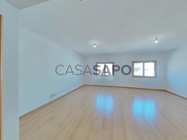 Apartamento alugar em Jardim da Amoreira, Odivelas