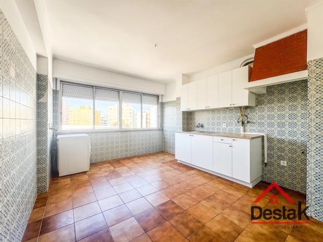 Apartamento alugar em Baixa de Algés, Oeiras
