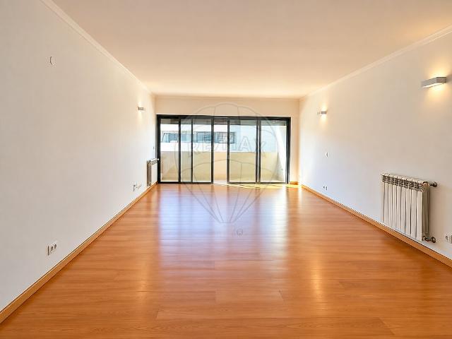 Apartamento alugar em Baixa de Algés, Oeiras