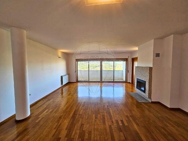 Apartamento alugar em Inoxtubo, Guimarães