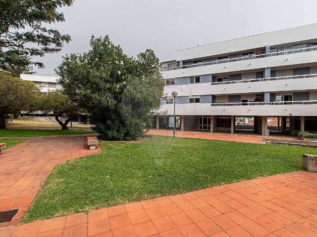 Apartamento alugar em Alto do Lagoal, Oeiras