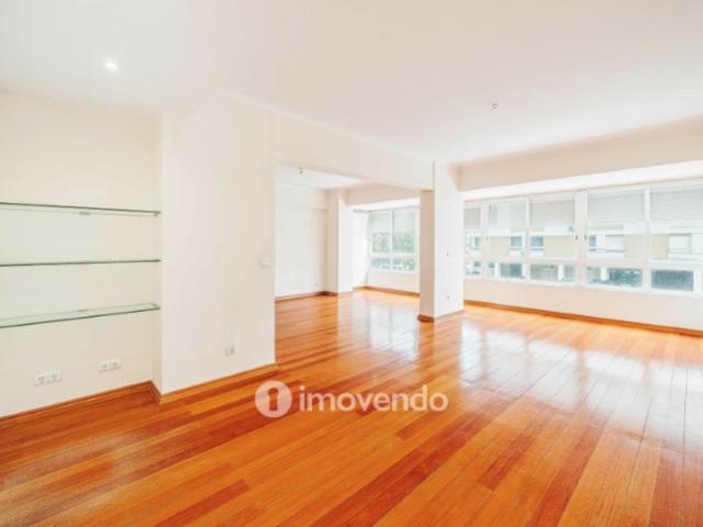 Apartamento venda em Santiago Dos Velhos, Lisboa