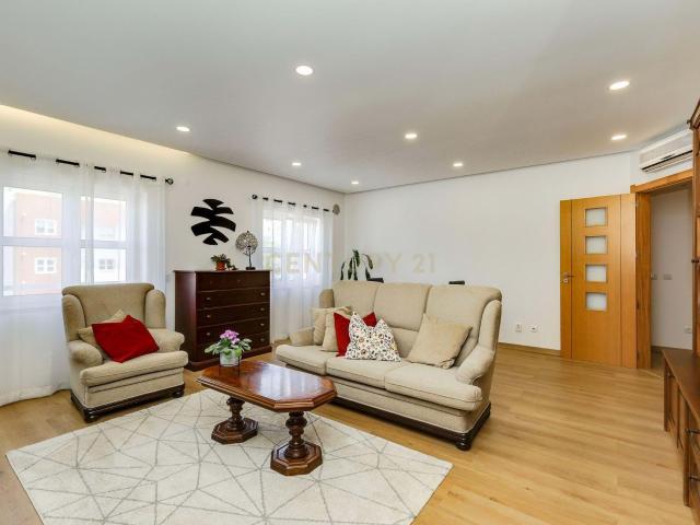 Apartamento venda em Urbanização Casas do Lago, Amadora
