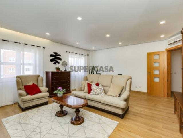 Casa venda em Urbanização Casas do Lago, Amadora
