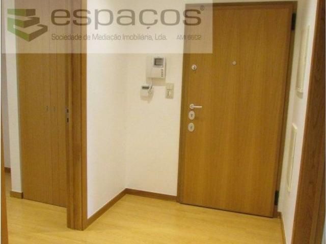 Apartamento alugar em Santiago Dos Velhos, Lisboa