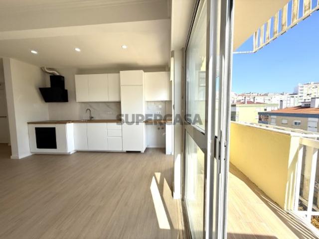 Casa venda em Mina de Água, Amadora