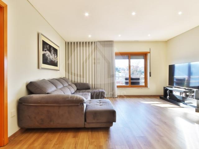 Apartamento venda em Bairro das Sousas, Santiago Dos Velhos