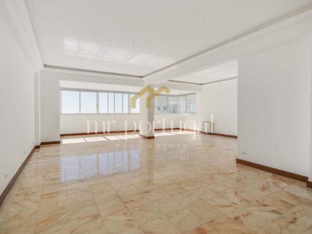 Apartamento alugar em São Francisco Xavier, Lisboa