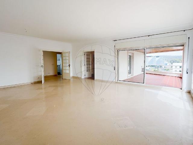 Apartamento alugar em Núcleo Urbano Histórico de Oeiras, Oeiras