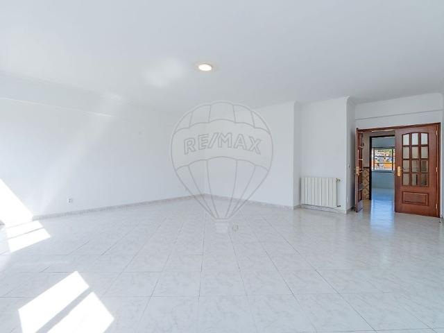 Apartamento alugar em Santiago Dos Velhos, Lisboa