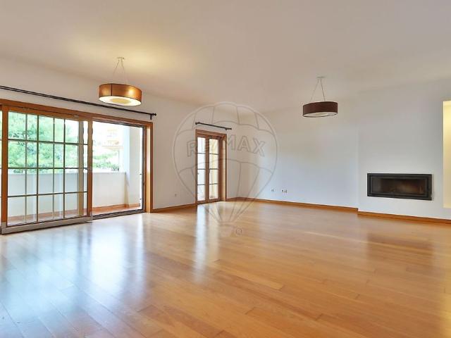 Apartamento alugar em Bairro da Fonte Longa, Sintra
