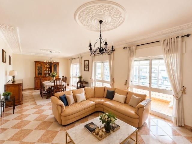 Apartamento venda em Quarteira, Loulé
