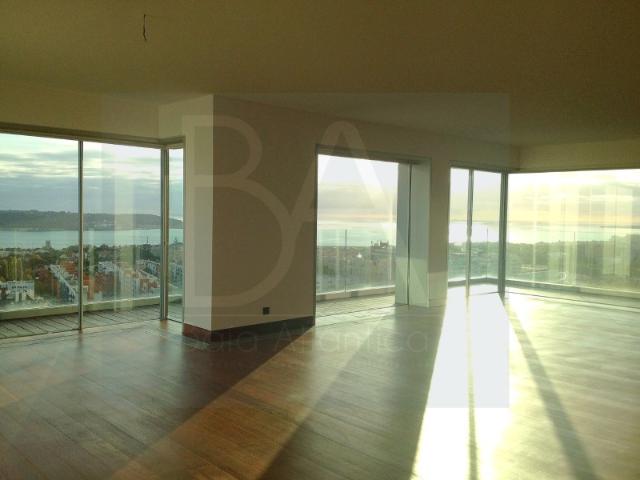 Apartamento venda em São Francisco Xavier, Lisboa