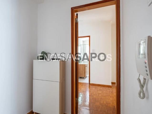 Apartamento alugar em Bairro de Santa Cruz de Benfica, Lisboa