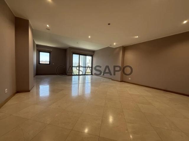 Apartamento alugar em Santiago Dos Velhos, Lisboa