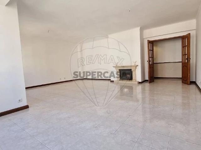 Apartamento alugar em Pirescoxe, Santiago Dos Velhos