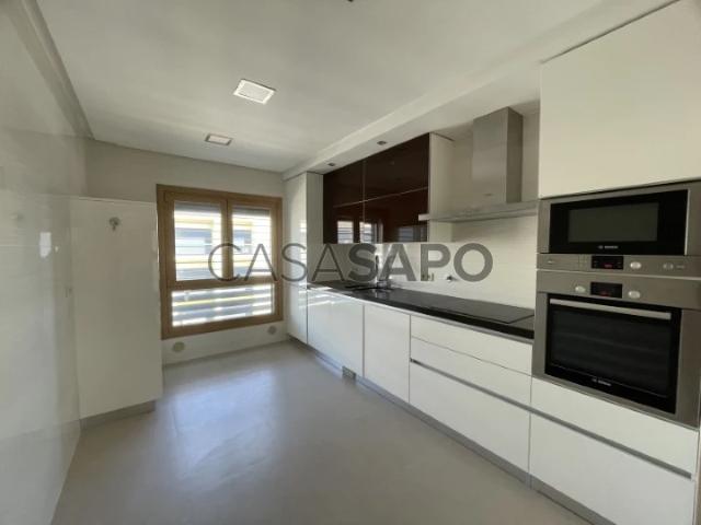 Apartamento alugar em Santiago Dos Velhos, Lisboa