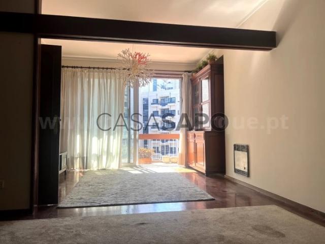 Apartamento alugar em Porto, Lordelo Do Ouro