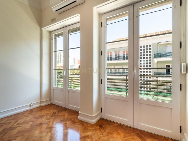 Apartamento alugar em Bairro de São Miguel, Lisboa