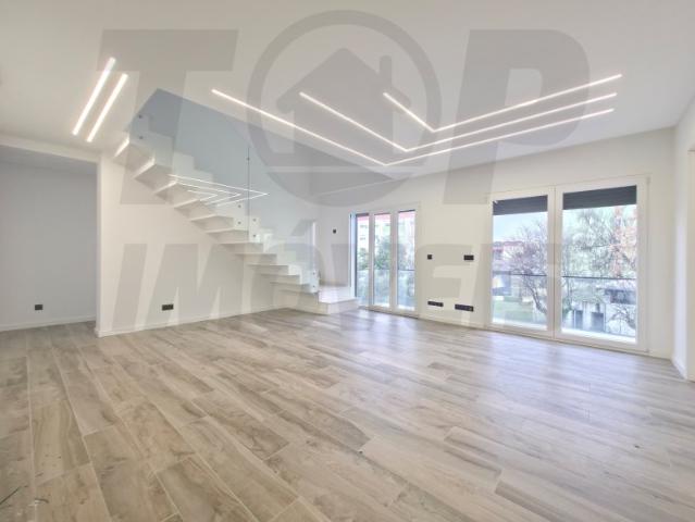 Duplex venda em Santiago Dos Velhos, Lisboa