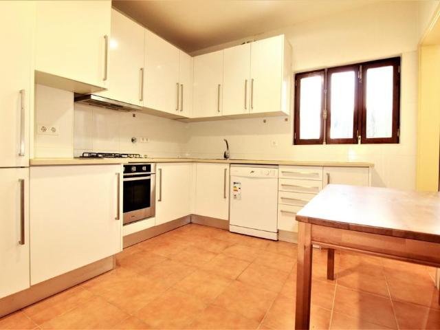 Apartamento alugar em Coimbra (Sé Nova, Santa Cruz, Almedina e São Bartolomeu), Coimbra