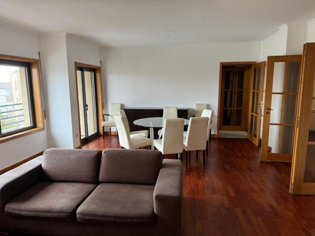 Apartamento alugar em Porto, Lordelo Do Ouro